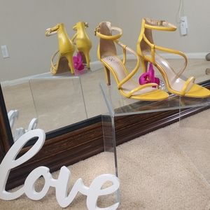 👣 VINCE CAMUTO HEELS